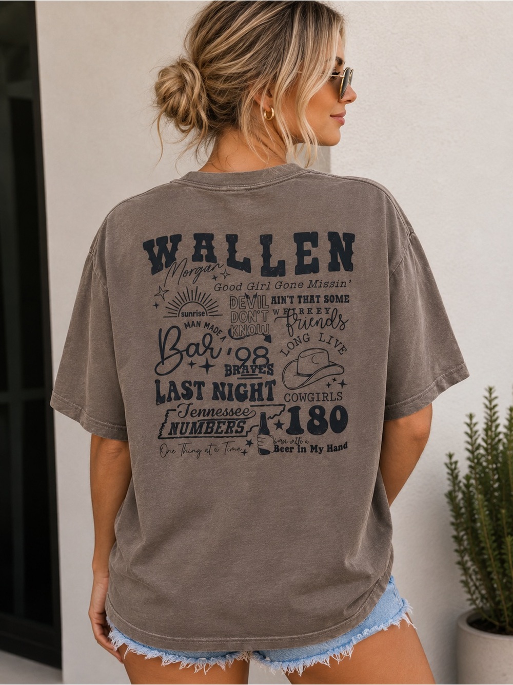 - Brown comfort colors T-Shirt Morgan Wallen XL customizable